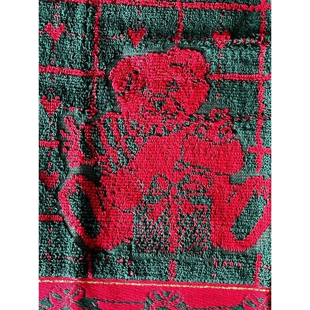 Vintage Christmas Bear Towel Set Of 3 With Gift Motif In Green & Red